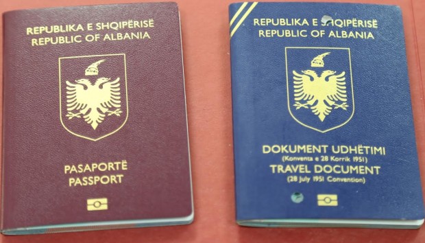 Shqipëria pajis refugjatët me pasaporta
