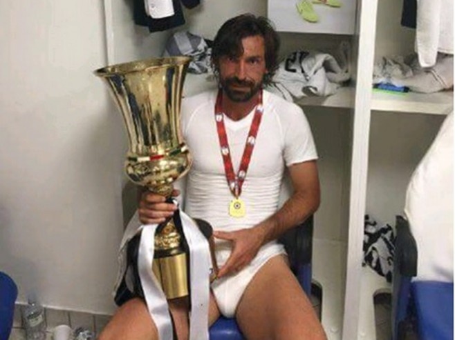 Pirlo me të brendshme, hit i rrjeteve sociale