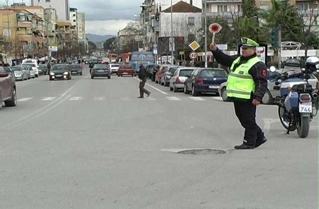 Durrës, arrestohen në flagrancë 3 shoferë pa patentë