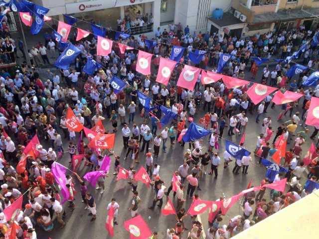 Fotolajm/ Shikoni si ngatërrohen militantët në Krujë&#8230;