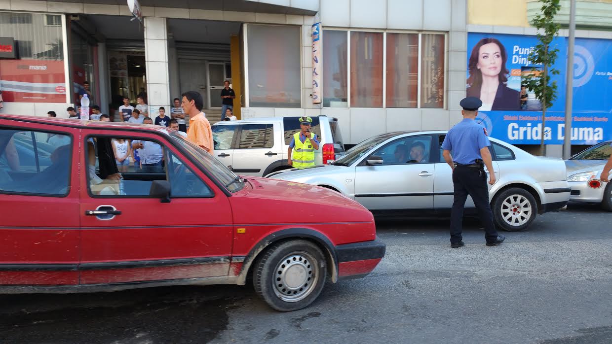 Lajm i fundit/ Përplasen makinat tek “Apolonia”