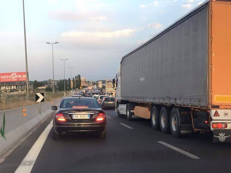 Kështu mbyllet dita e plazhit…