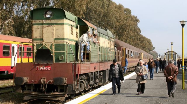 Miratohet ligji për hekurudhën Durrës-Tiranë