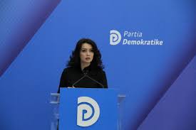 Grida Duma: Durrsakët në plazh, jo si turistë