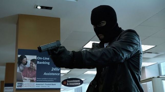 Shijak, grabitet me armë zjarri një bankë