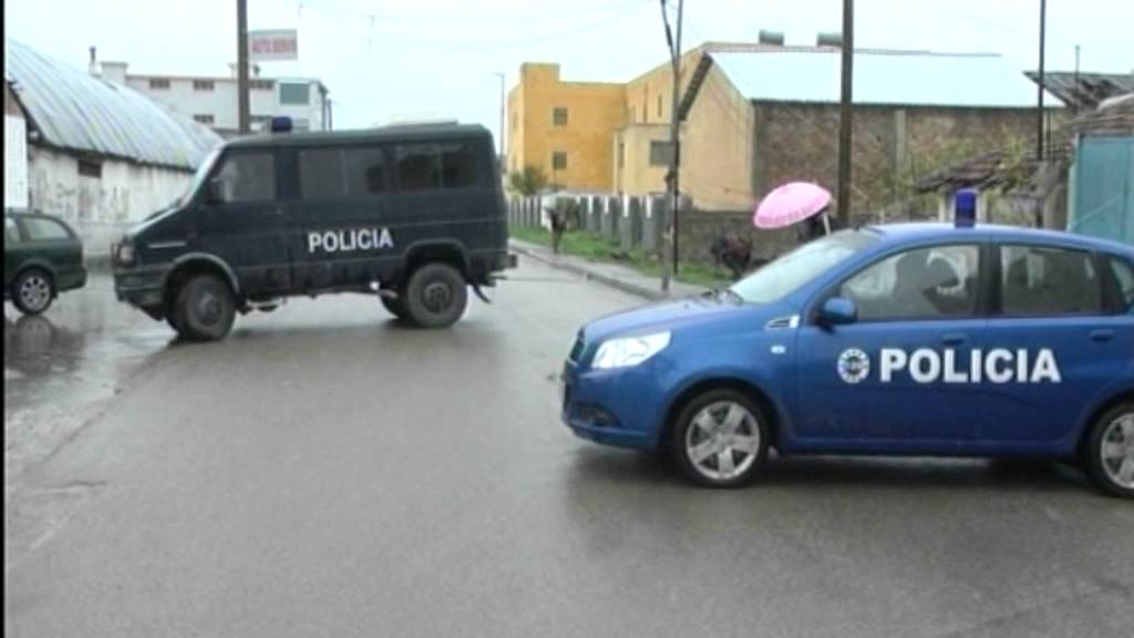 E fundit/ Shijak, pako e dyshimtë pranë një qendre votimi