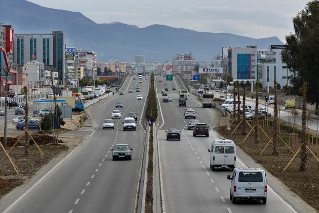 Autostrada Tiranë-Durrës do të zgjerohet