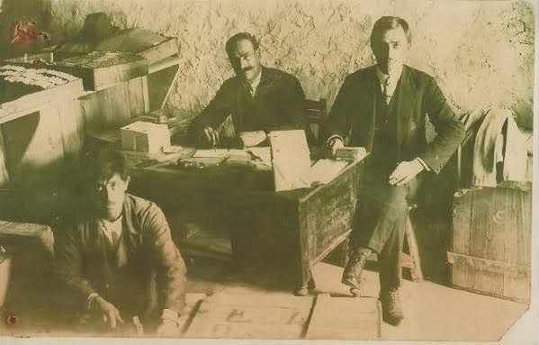 Durrës. Foto e vitit 1921 / Shefqet Metani, teknik duhani me shkollë të mesme