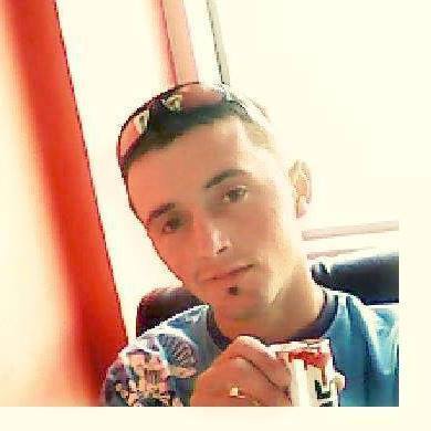 Policia rrethon fshatin Grudë për vrasësin e turistëve (video)