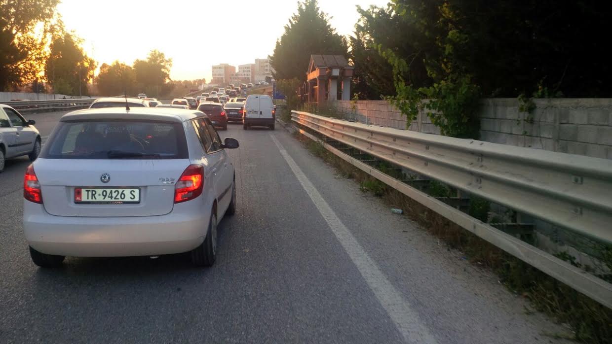 E diela e plazhit, policia bllokon Plepa-Ura e Dajlanit