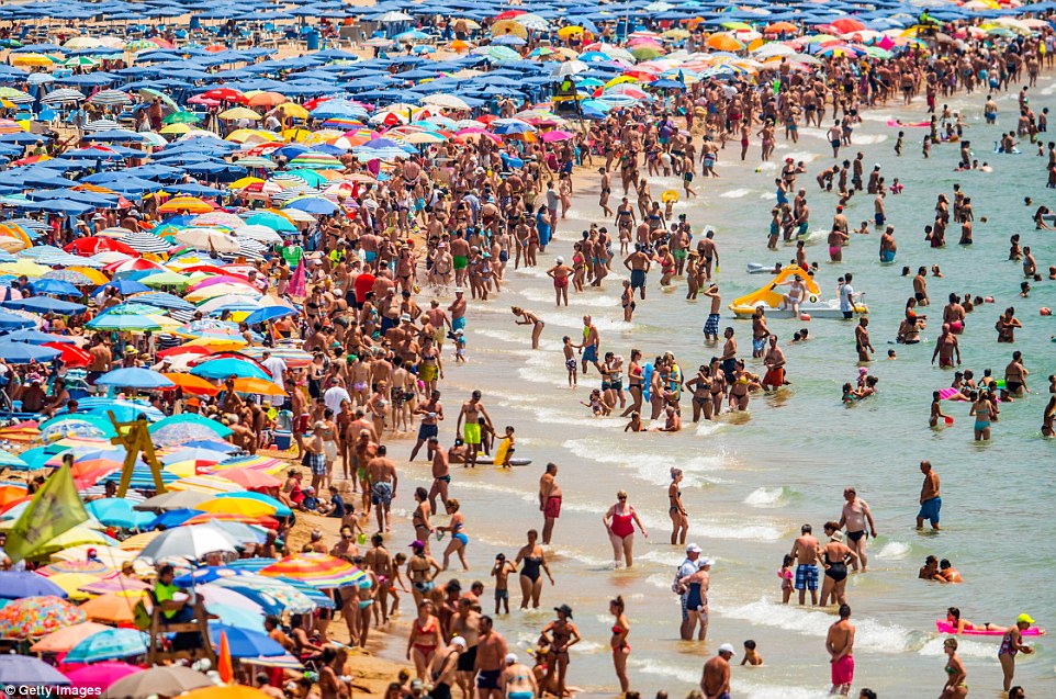 Turistët frikë nga sulmet në Tunizi, shikoni çfarë i kanë bërë Spanjës