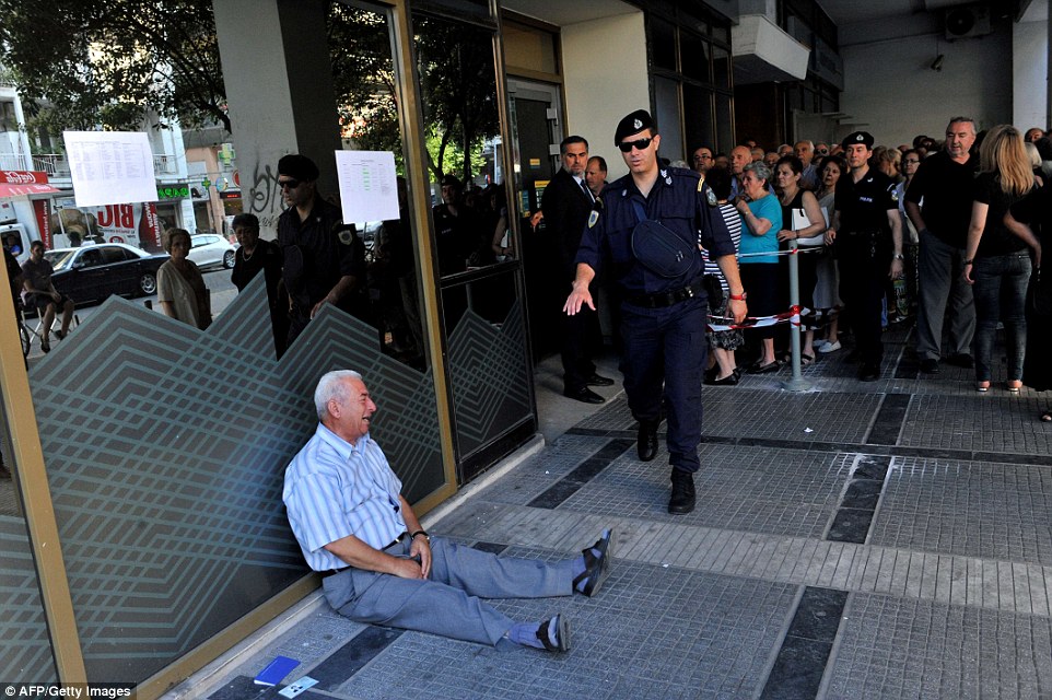 Greqia, orët vendimtare për ekonominë. Ankth para bankave (Foto)