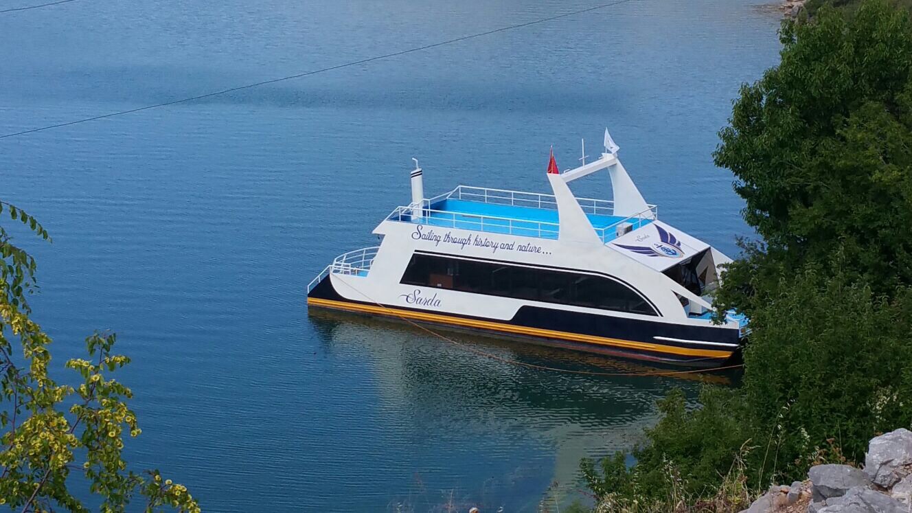 Arrestohet kapiteni i Portit, lëshoi leje lundrimi. Kërkohet një polic i Durrësit