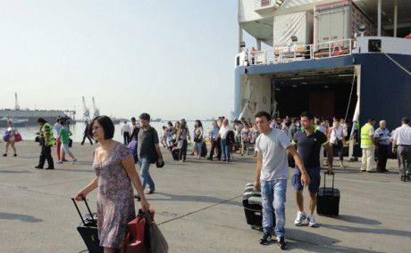 Përfundon udhëtimi i shqiptarëve, mbërrijnë në Portin e Durrësit pas 36 orësh