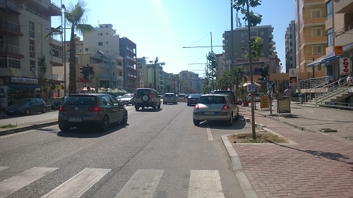 Mosfunksionimi i semaforëve në Durrës, vështirësi në trafik