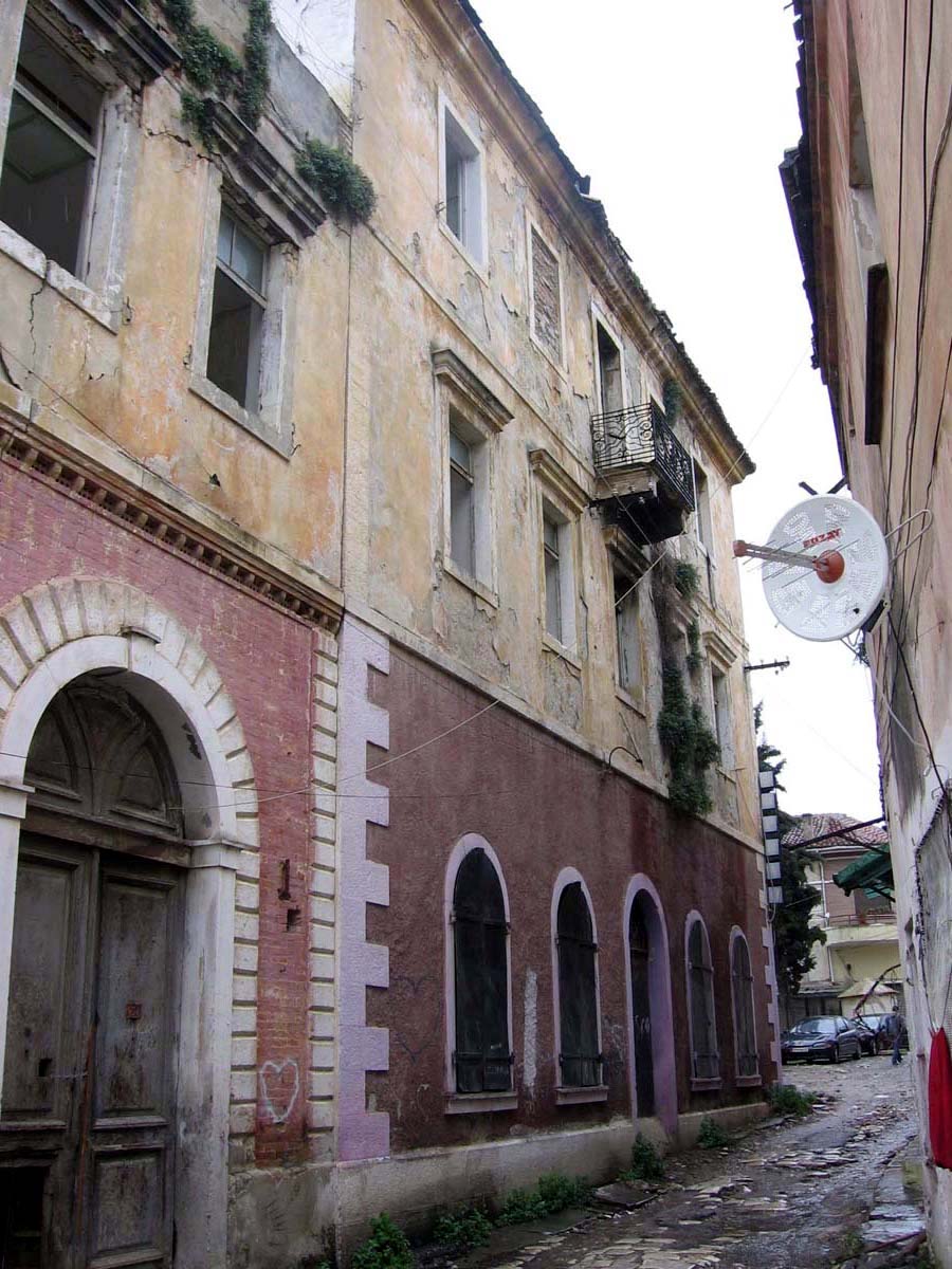 Banesa në bulevard, restaurimi rikthen fasadën e vitit 1884