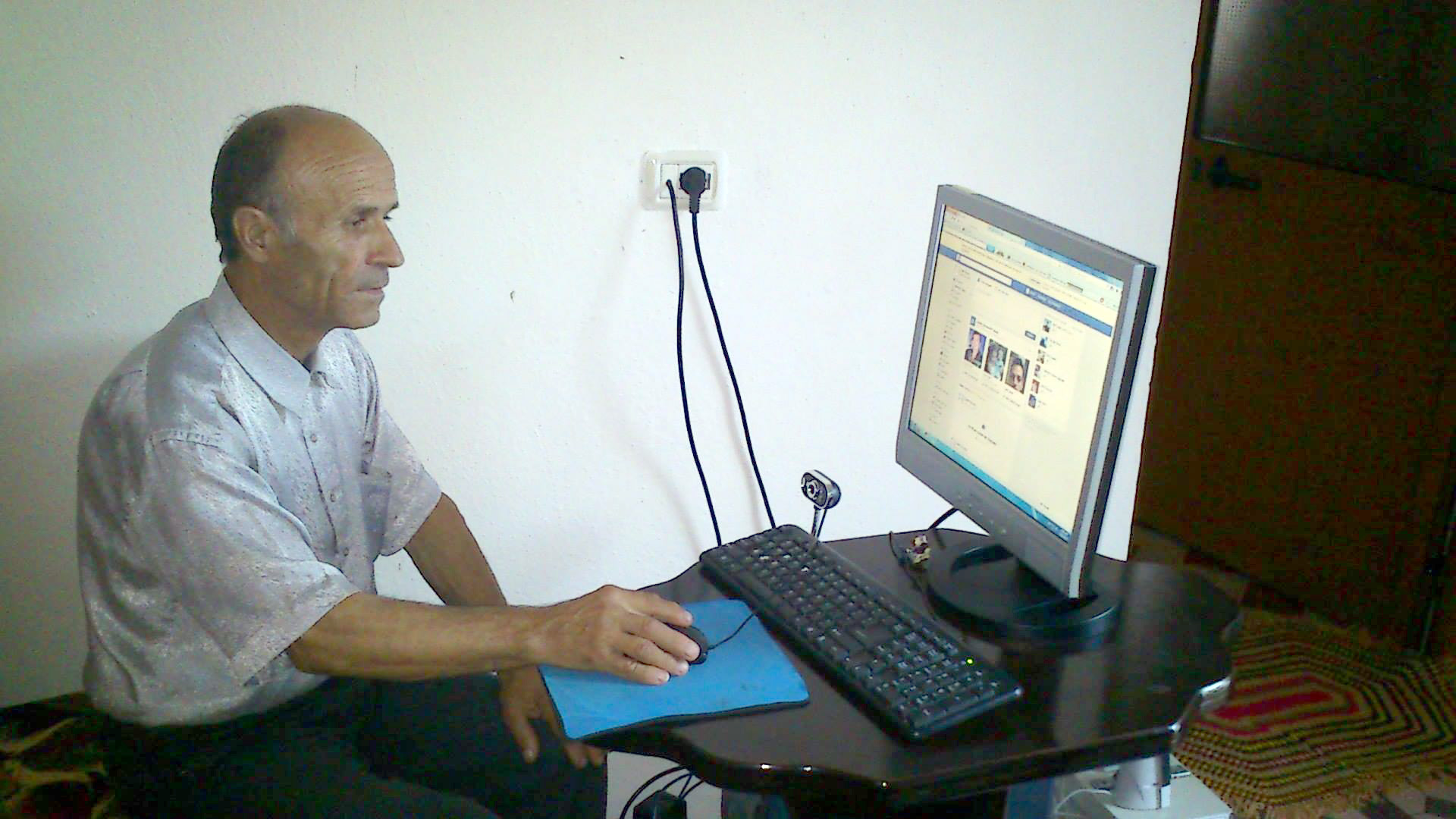 Mësuesi përdhunoi nxënësen në bankat e klasës. Dëshmia e plotë