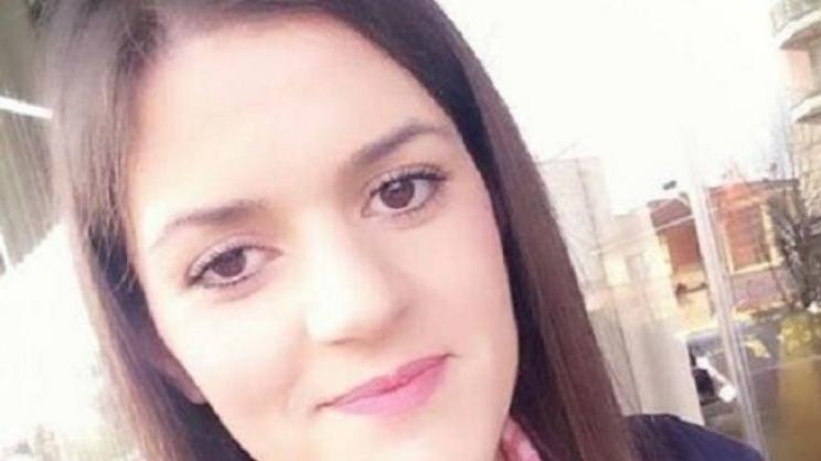 Babai i studentes së vetëvrarë: E vesha nuse time bijë