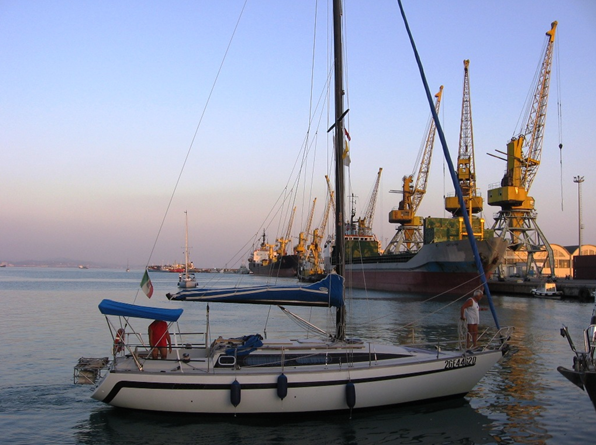 Shtatë jahte turistike në Portin e Durrësit