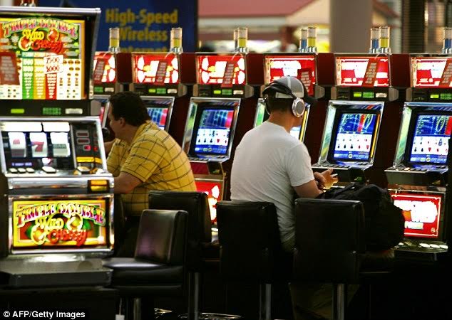 Fushë-Krujë/Lë paratë në kazino dhe ankohet se ia vodhën në shtëpi