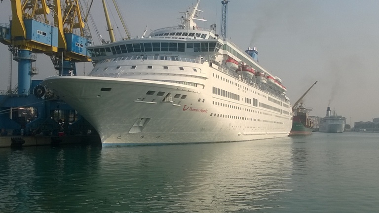 “Thomson Majesty”, mbërrin kroçera me turistët e huaj në Durrës