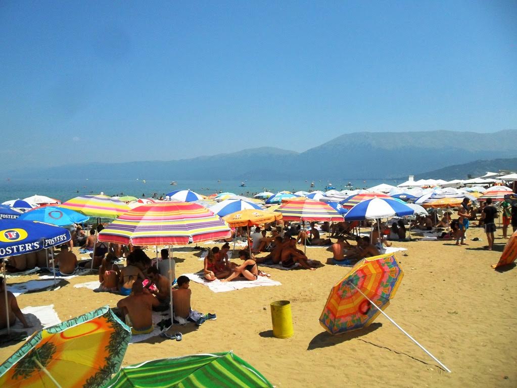 Temperaturat e larta në Tiranë e Durrës “bllokojnë” Pogradecin