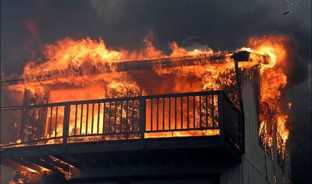 Zjarr në një familje, vdes nëna dhe dy fëmijët