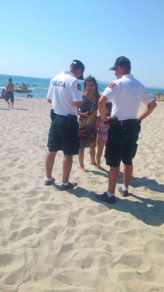 Durrës, 8 fëmijë humbin çdo ditë në plazh