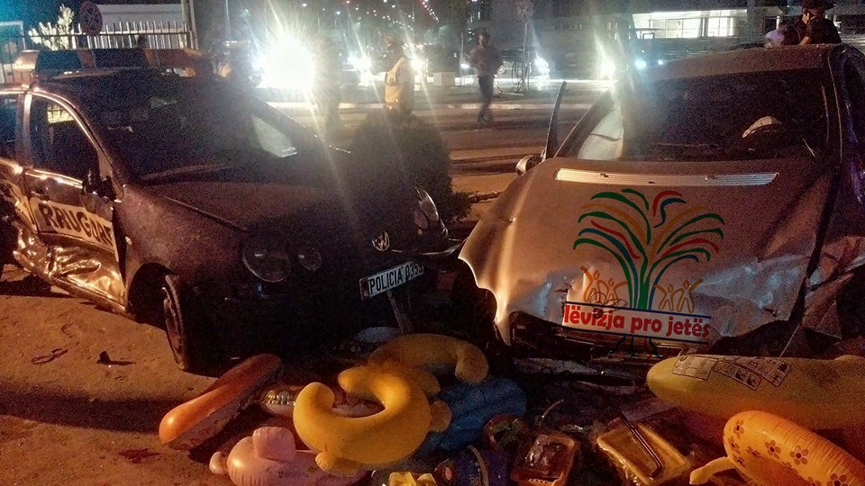 Pesë makina përplasen te rrethrrotullimi i Plepave (Foto)