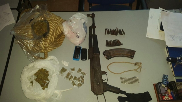 Kapet i riu nga Durrësi me drogë, armë dhe municione luftarake