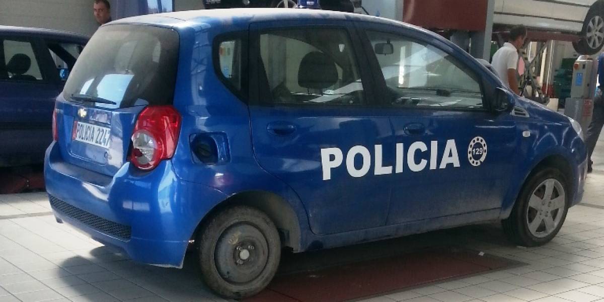 Polici merr peng borxhliun e të vëllait dhe e dhunon për 8 mijë lekë