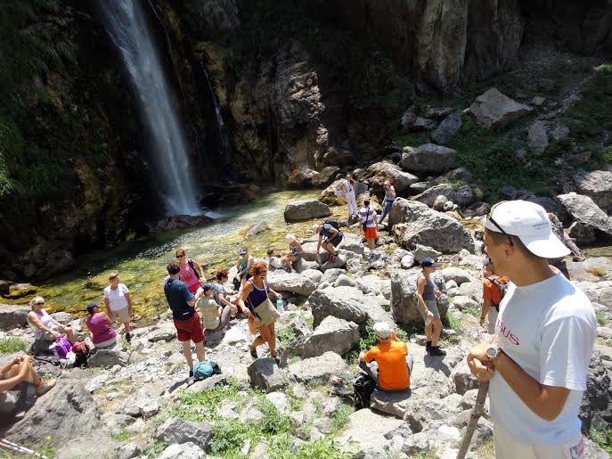 Vapa në fundjavë, në qendrat turistike malore nuk ka dhoma të lira (foto-galeri))