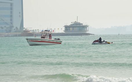 Babai lejon që t’i mbytet vajza, po ta preknin rojet bregdetare do çnderohej