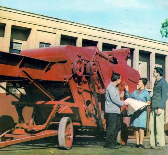 Foto fakt / Autokombajna e parë shqiptare “Made in Durrës”