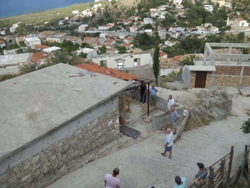 Udhëtim në Kishën që është kthyer në mollë sherri (Foto)