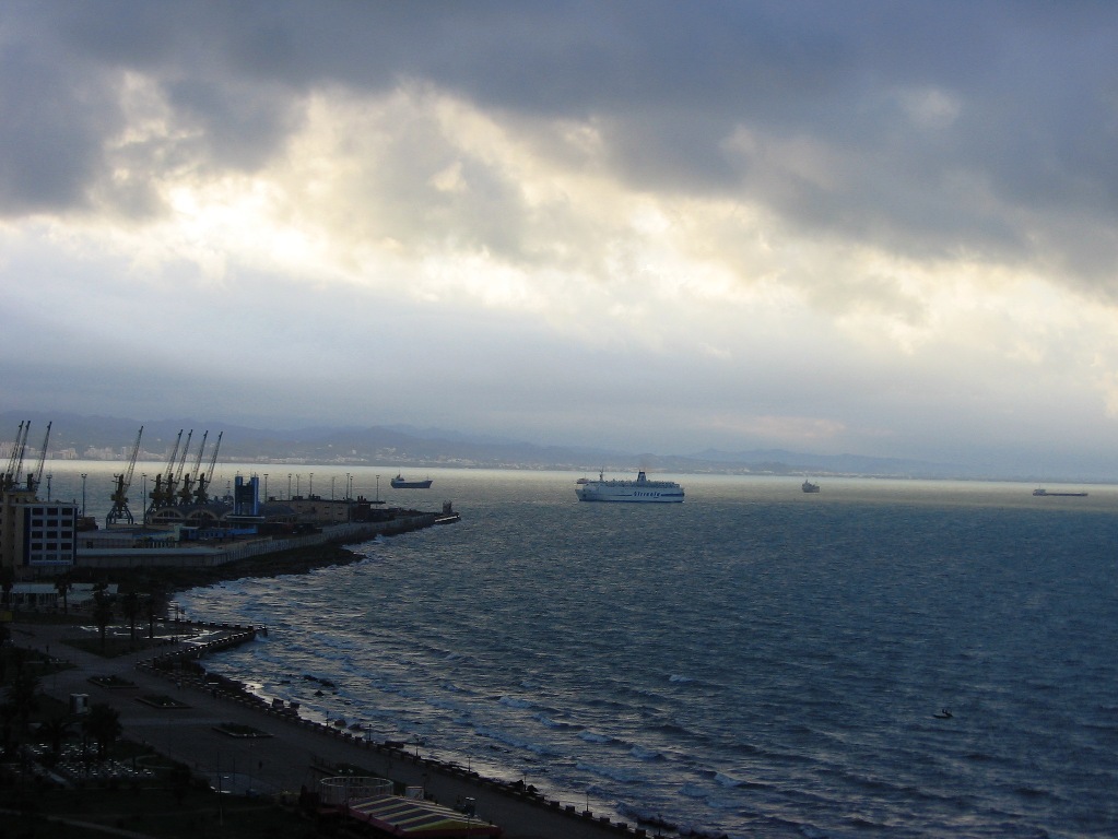 Reshje shiu pas 40 ditësh, por rikthehet vapa