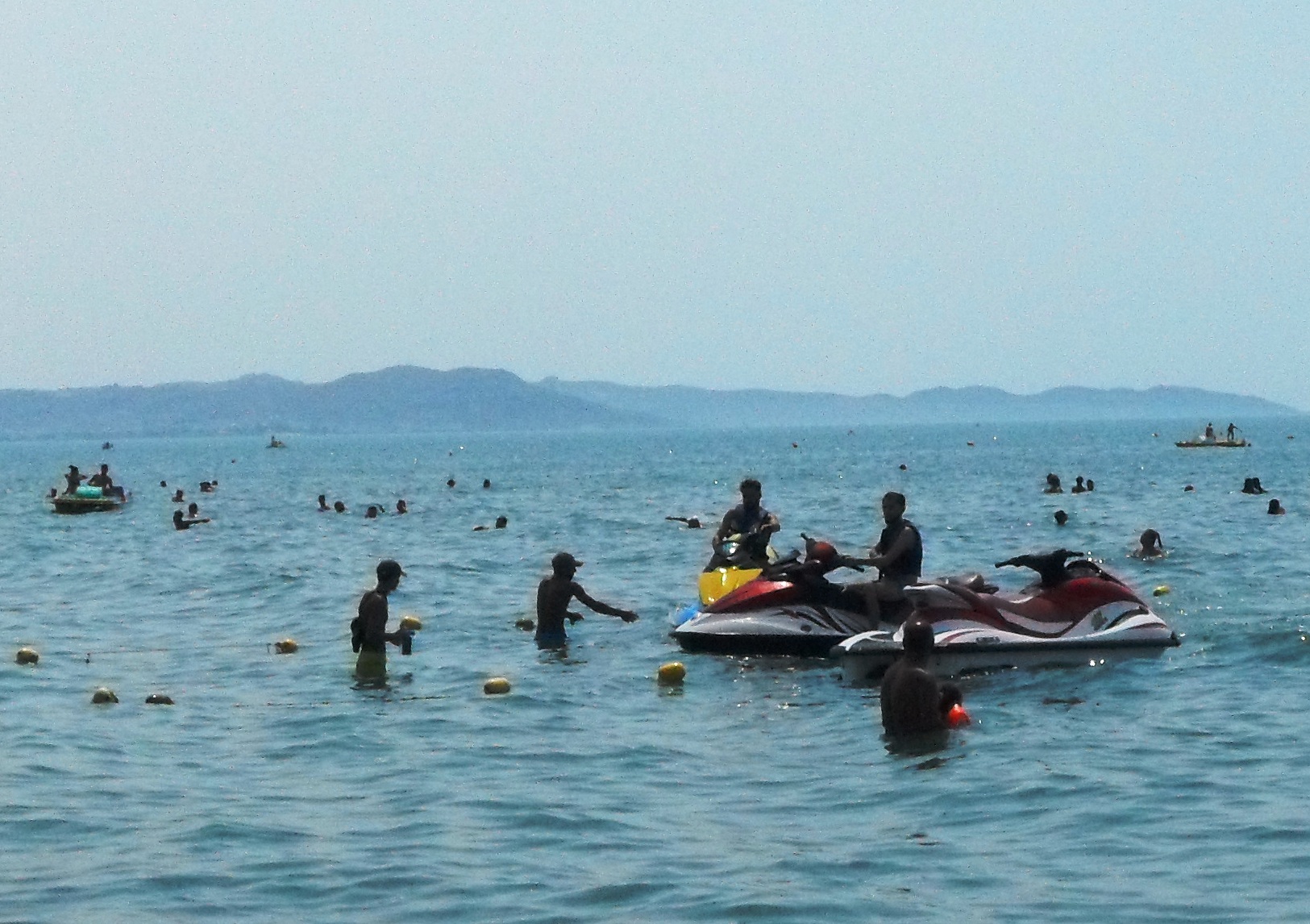 Motorët e ujit, nuk ka shqetësime nga pushuesit