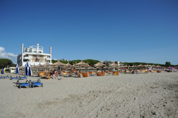 Nga Zvicra për pushime në Golem, grabitet me para e makinë