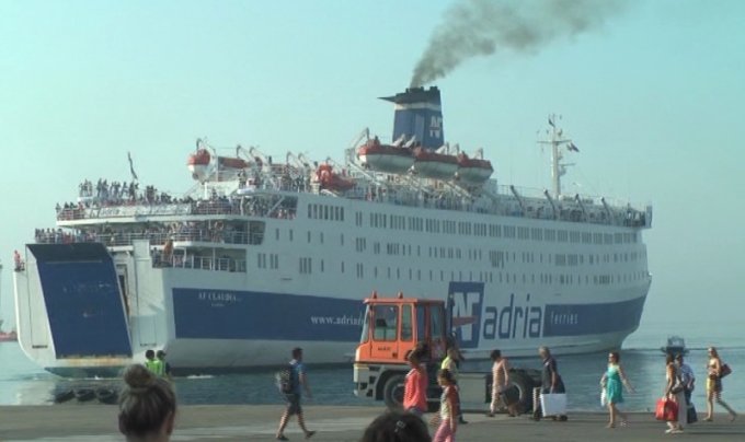 E diela e fluksit, mbërrijnë 5 mijë udhëtarë në Port