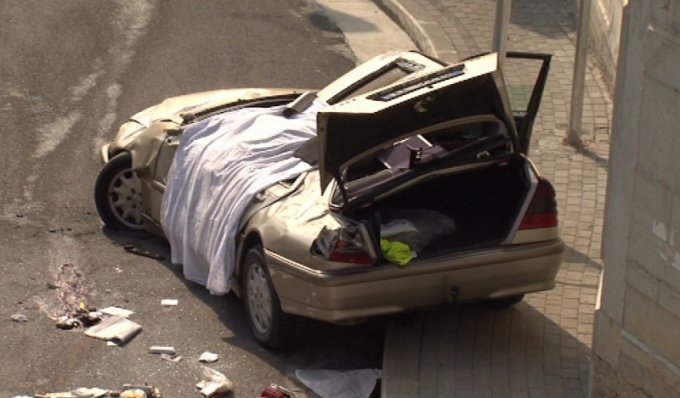 Shoferi pëson atak, makina bie nga 50 metra lartësi