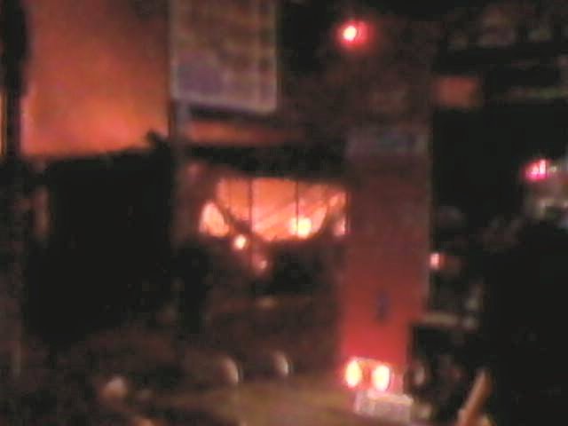 Durrës, zjarri te tregu, dyshohet shkëndija elektrike