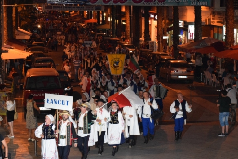 Zhvillohet në Durrës Festivali Folklorik Ndërkombëtar (Foto ekskluzive)