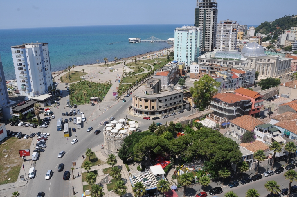 Largohen pushuesit e normalizohet trafiku, “çlirohet” shëtitorja nga Luna Park