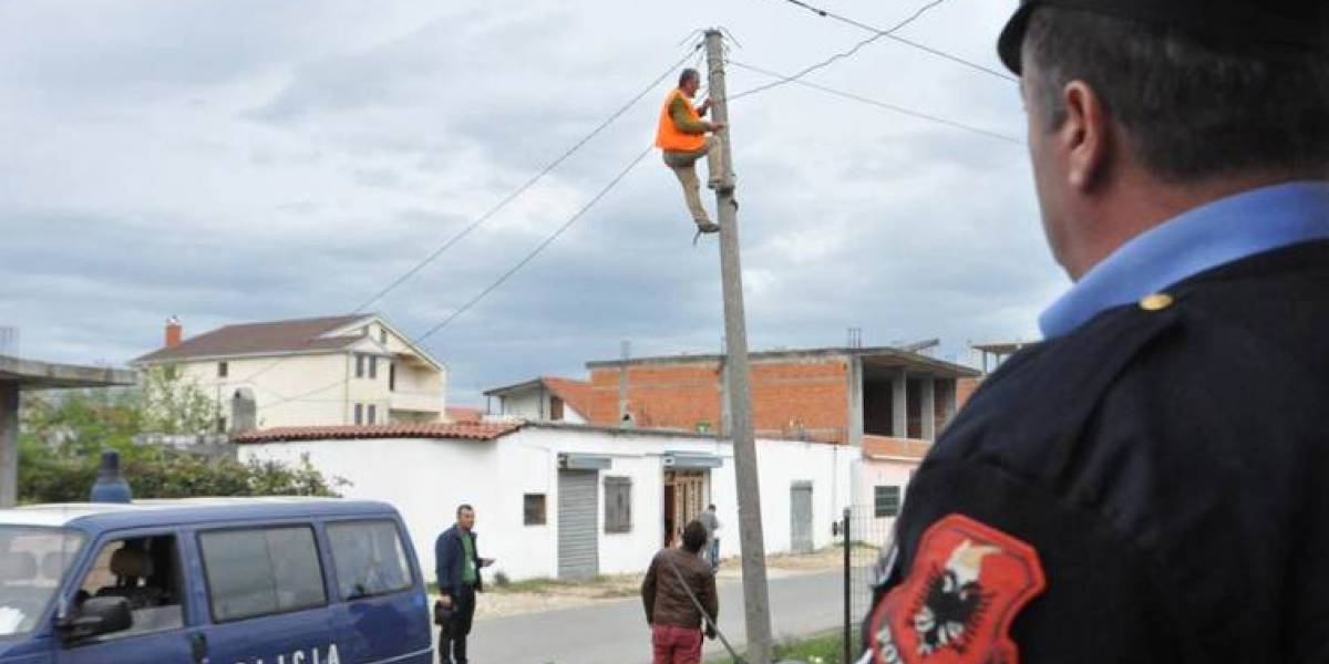 Aksioni për vjedhjen e energjisë, në pranga 17 persona, 7 në kërkim