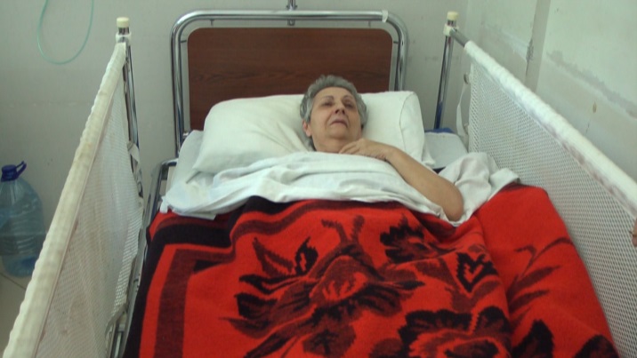 Rumunja e dashuruar me Asllan Patriotin 3 vjet e braktisur në spitalin e Durrësit