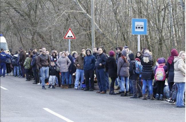 Azilkërkuesit, Basha: Rama kokosh 200 milionësh, show me krizën