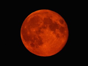 Përgatituni për “hënën e përgjakshme”, eklipsi total i hënës