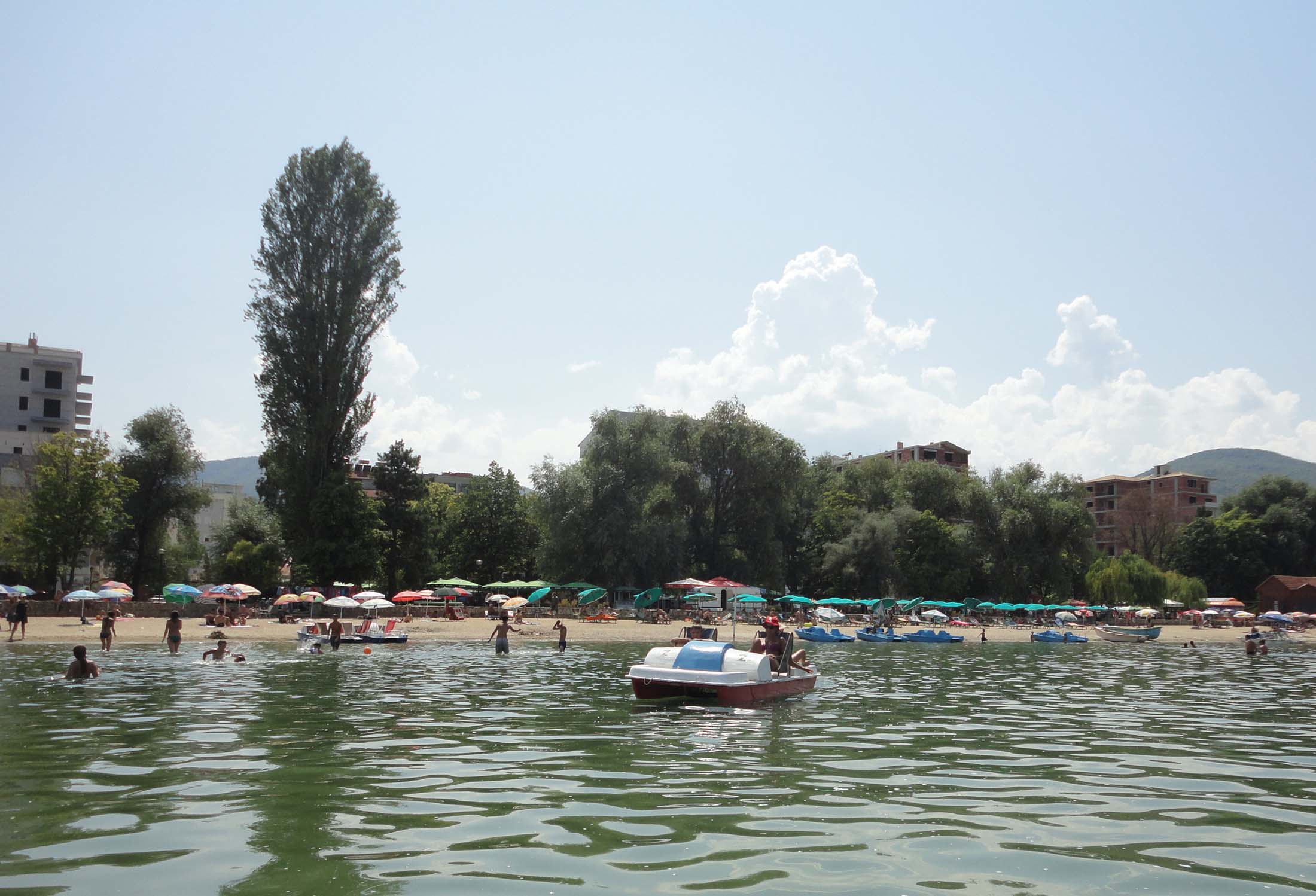 Pushimet verore, durrsakët blejnë shtëpi në Pogradec