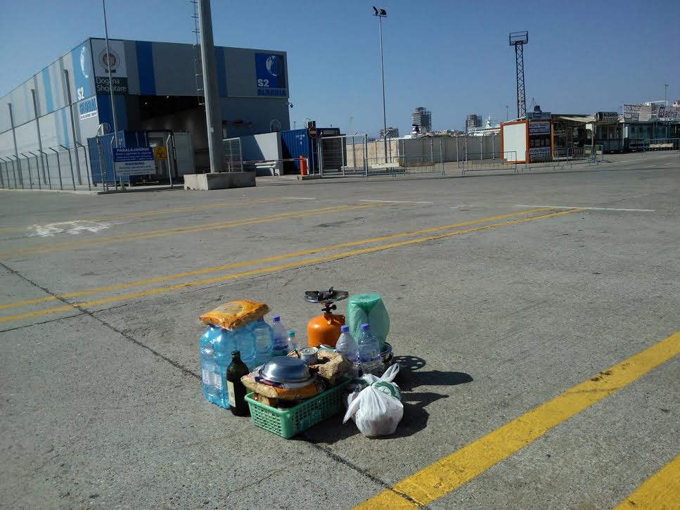 Paniku/ Në portin e Durrësit skanohen ushqimet, rrezikohen konsumatorët nga rrezet