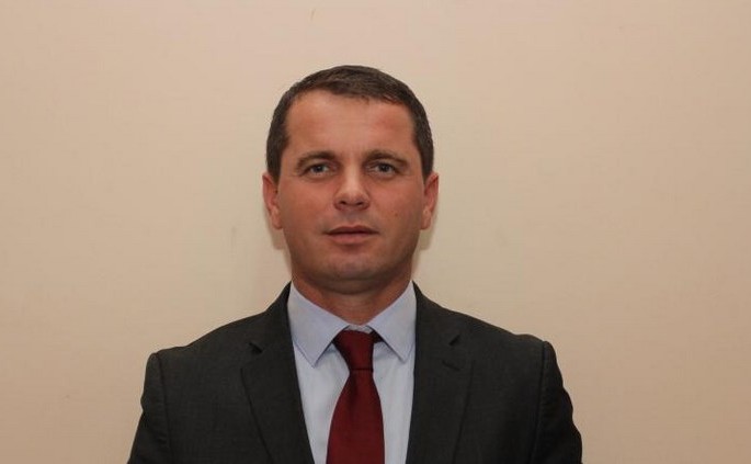 Deputeti i arrestuar e pranon: Qëllova me armë. Po me cilën pistoletë?